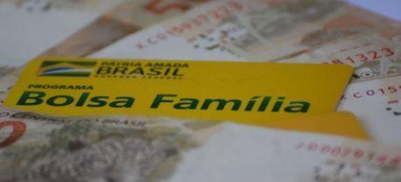 Caixa paga auxílio de R$ 300 a beneficiários do Bolsa Família
