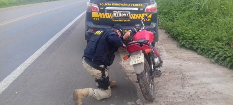 Polícia Rodoviária recupera moto roubada na BR-316 no Maranhão