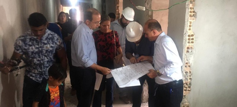Secretária de Saúde participa de vistoria do novo hospital que atenderá a região