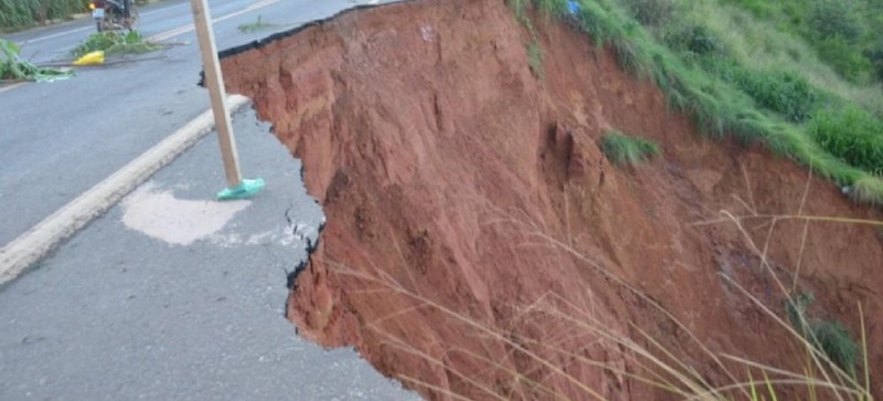 Erosão abre crateras em três rodovias que cortam o Maranhão
