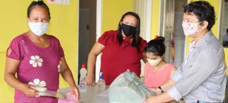 A distribuição dos kits de alimentos da merenda escolar já alcançou milhares de alunos maracaçumeenses