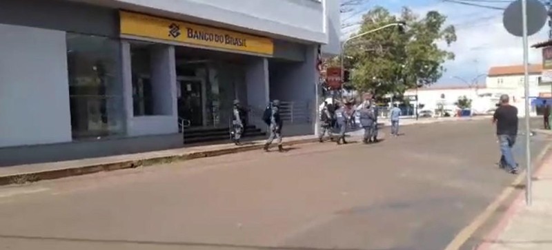 Bandidos deixam gerente com explosivos ao corpo durante assalto a banco em Codó, no Maranhão