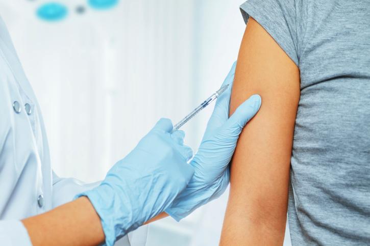 Ministério oferece vacina do HPV a pessoas de até 26 anos
