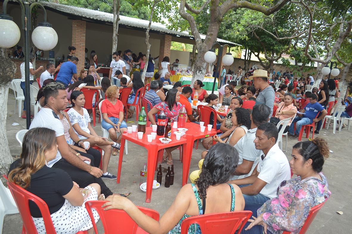 Homenagens, presentes e reconhecimento marcam o Dia do Professor em Maracaçumé 