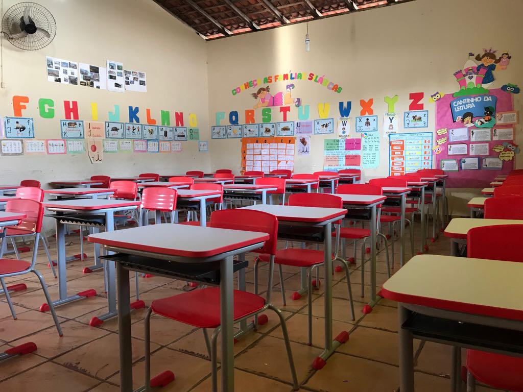 Mais investimento em educação: novas cadeiras nas escolas de Junco do Maranhão