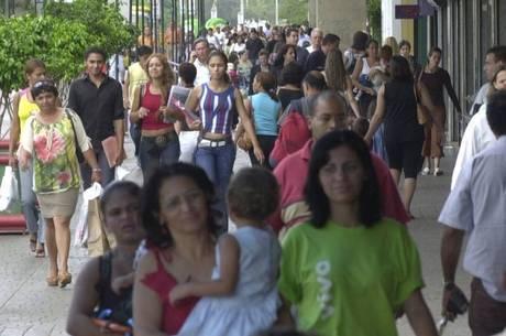 72% dos brasileiros defendem fim de privilégios para servidores públicos
