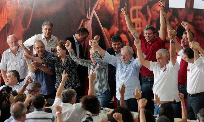 PT lança Lula pré-candidato após sentença