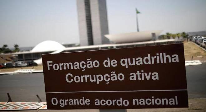 Brasil cai 17 posições e tem pior ranking de corrupção em 5 anos