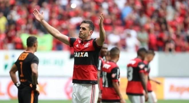 Flamengo ganha do Nova Iguaçu em Brasília com gol nos acréscimos