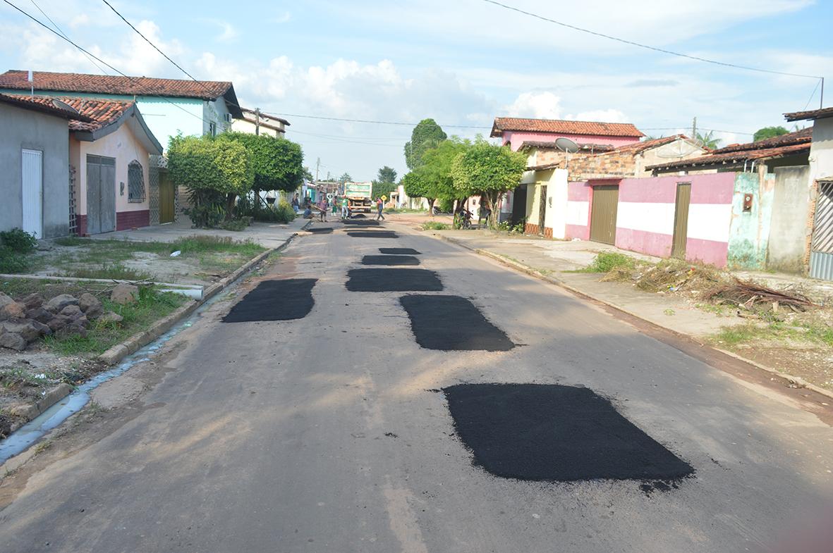 Prefeitura de Maracaçumé realiza operação tapa-buracos