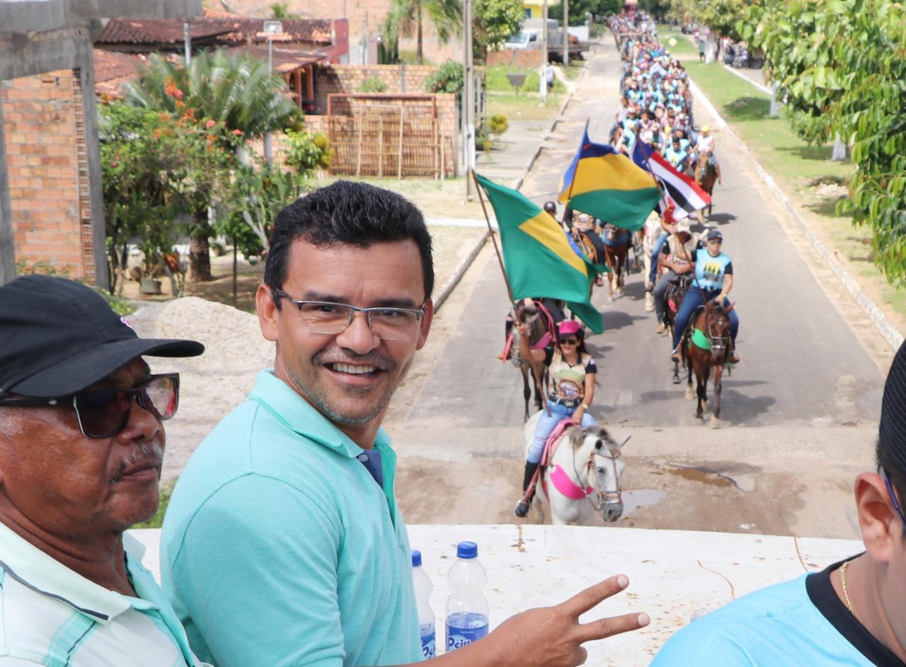 Ney Passinho participa da primeira Cavalgada dos Amigos
