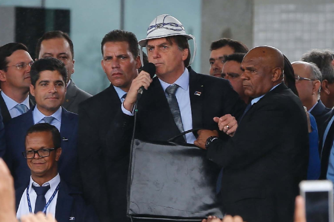 Bolsonaro exalta o Nordeste e diz que filha tem ‘sangue de cabra da peste’