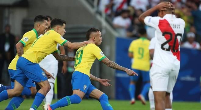 Brasil vence Peru e faz as pazes com torcida com título da Copa América