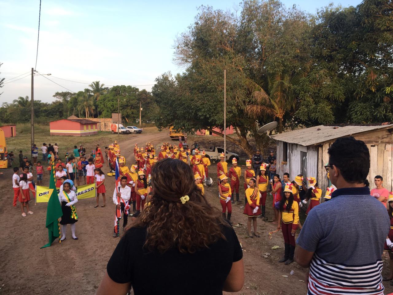 Desfile Cívico encanta moradores da Vila Paraense