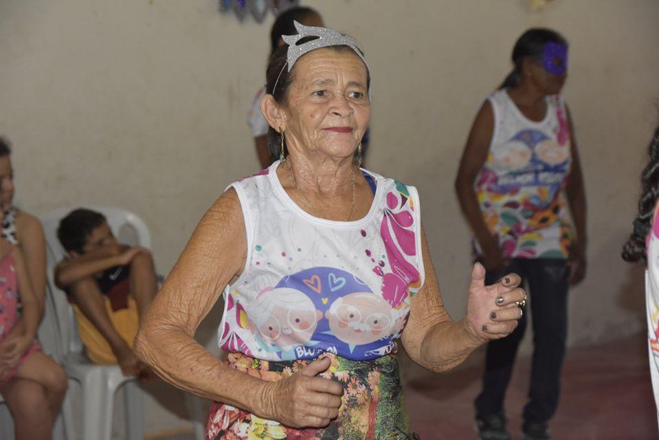 Carnaval da Melhor Idade é sinônimo de entusiasmo para os idosos juncoenses
