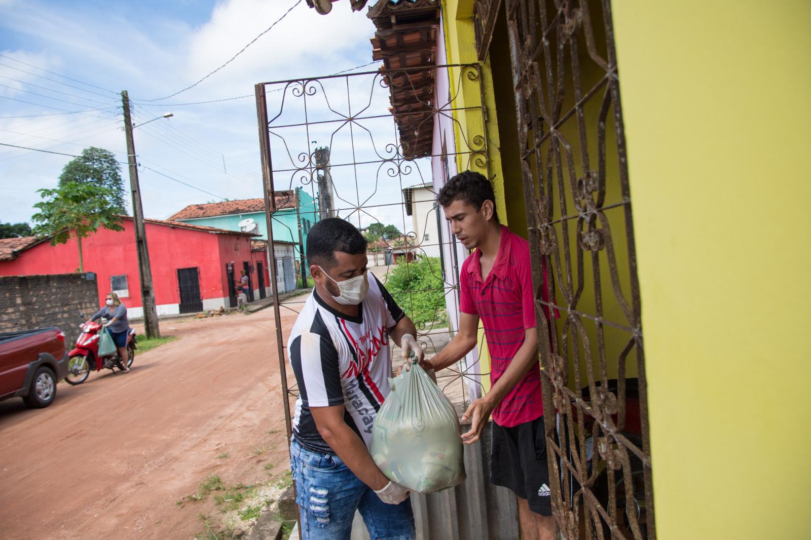 Cestas Básicas começam a ser distribuídas no Bairro Beira Rio