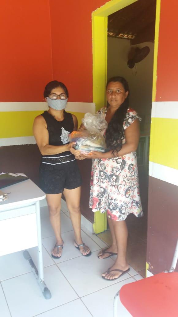 Prefeitura de Junco continua a distribuição de kits de alimentos aos alunos da rede municipal de ensino