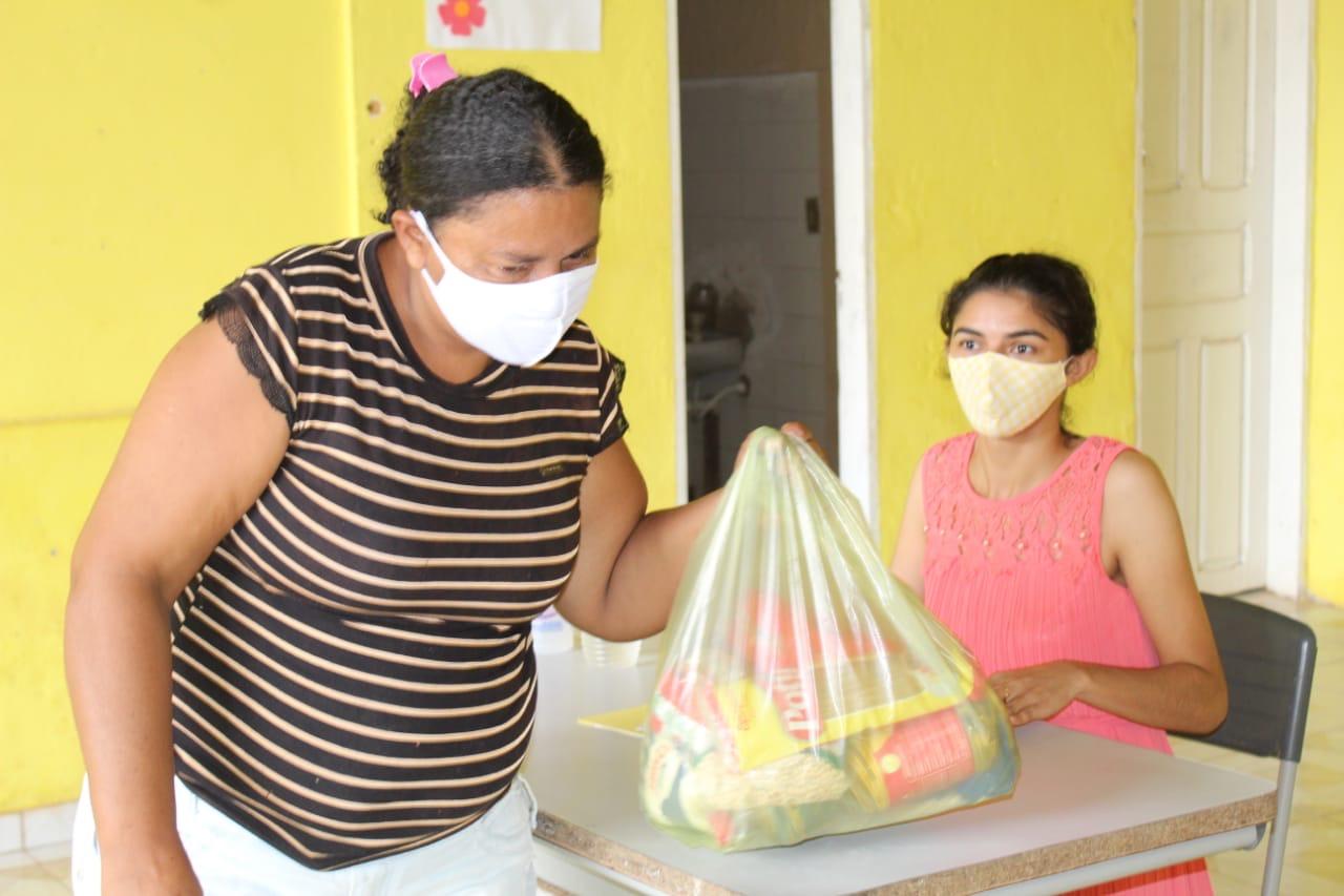 Distribuição de kits de alimentos da merenda escolar beneficiaram milhares estudantes maracaçumeenses
