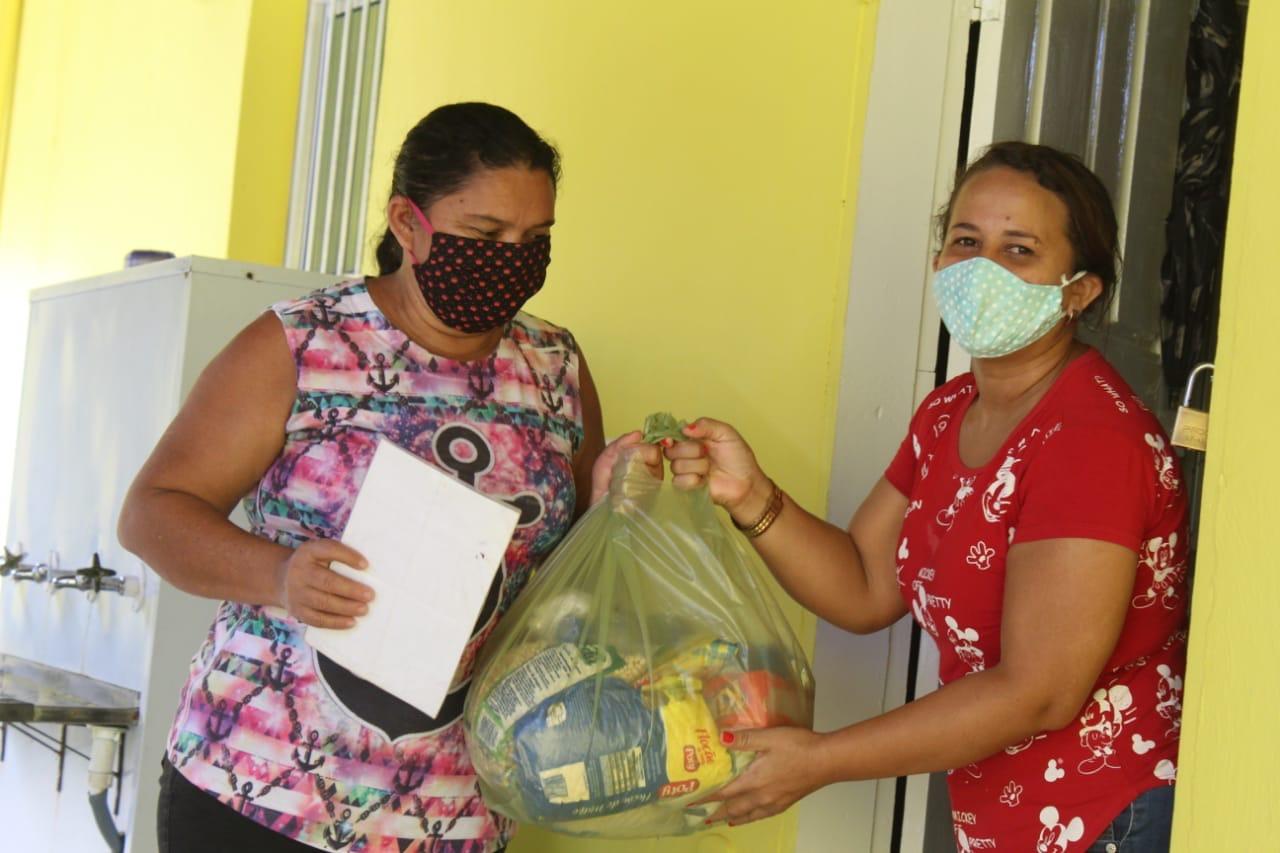 Distribuição de kits de alimentos da merenda escolar beneficiou milhares estudantes maracaçumeenses