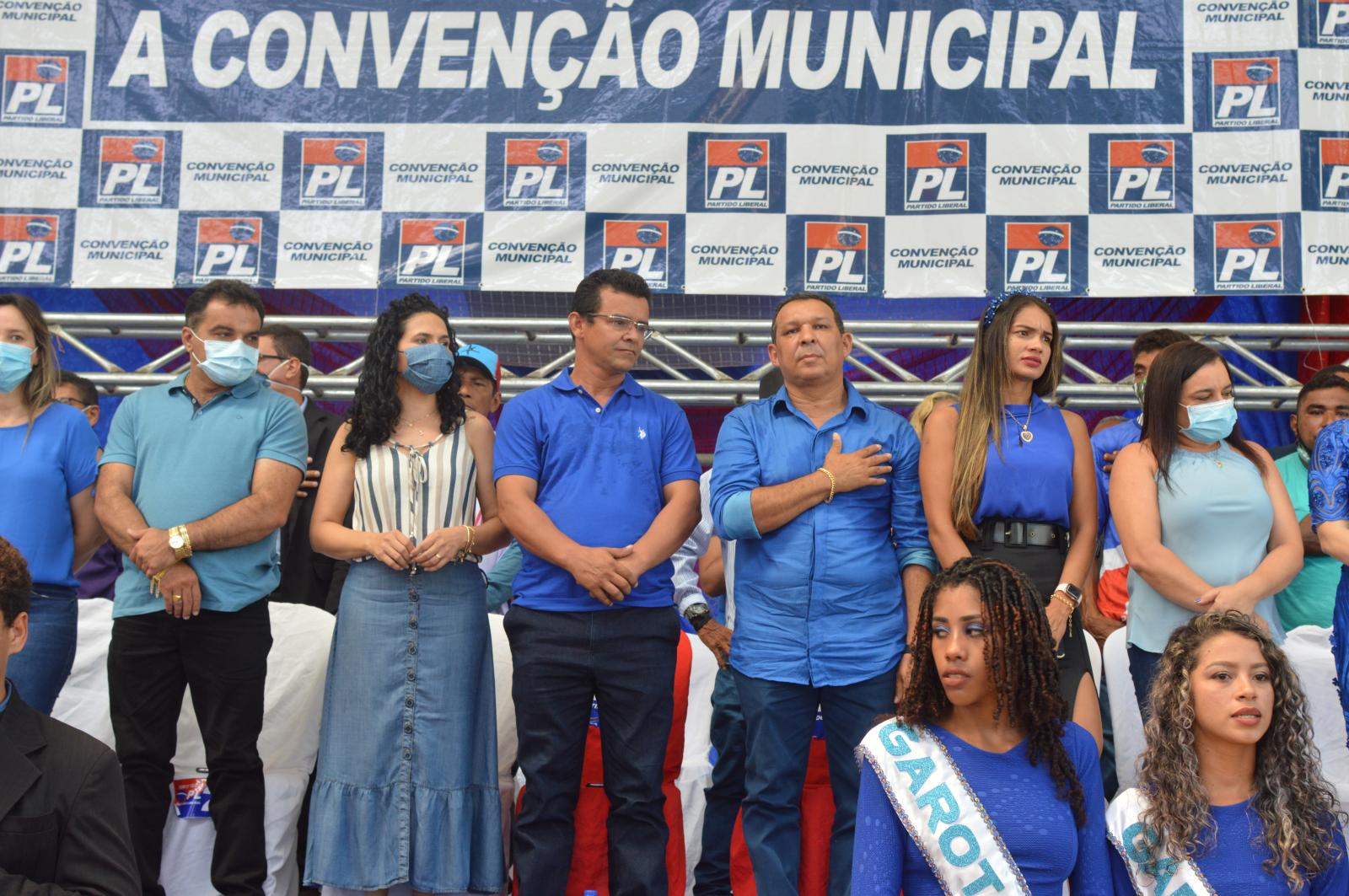 Ney Passinho e Dr. Lindomar, no meio da semana, levam multidão para convenção e confirmam sua força política