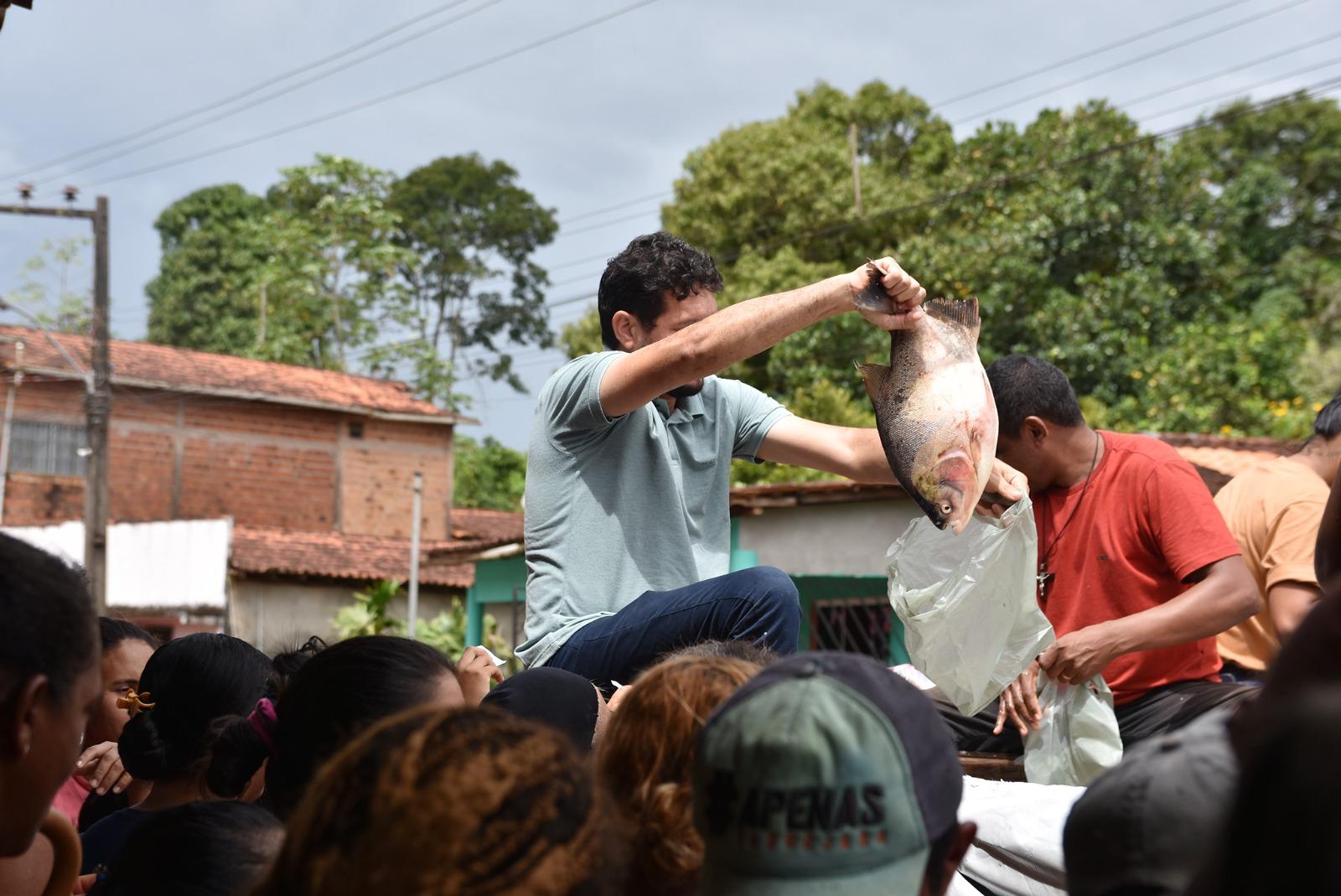 Toneladas de peixes distribuídas pela Prefeitura de Centro Novo; Alimento na Mesa de quem precisa