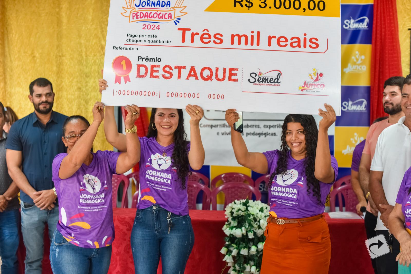Professores recebem 3 mil reais durante encerramento da Jornada Pedagógica de Junco do Maranhão